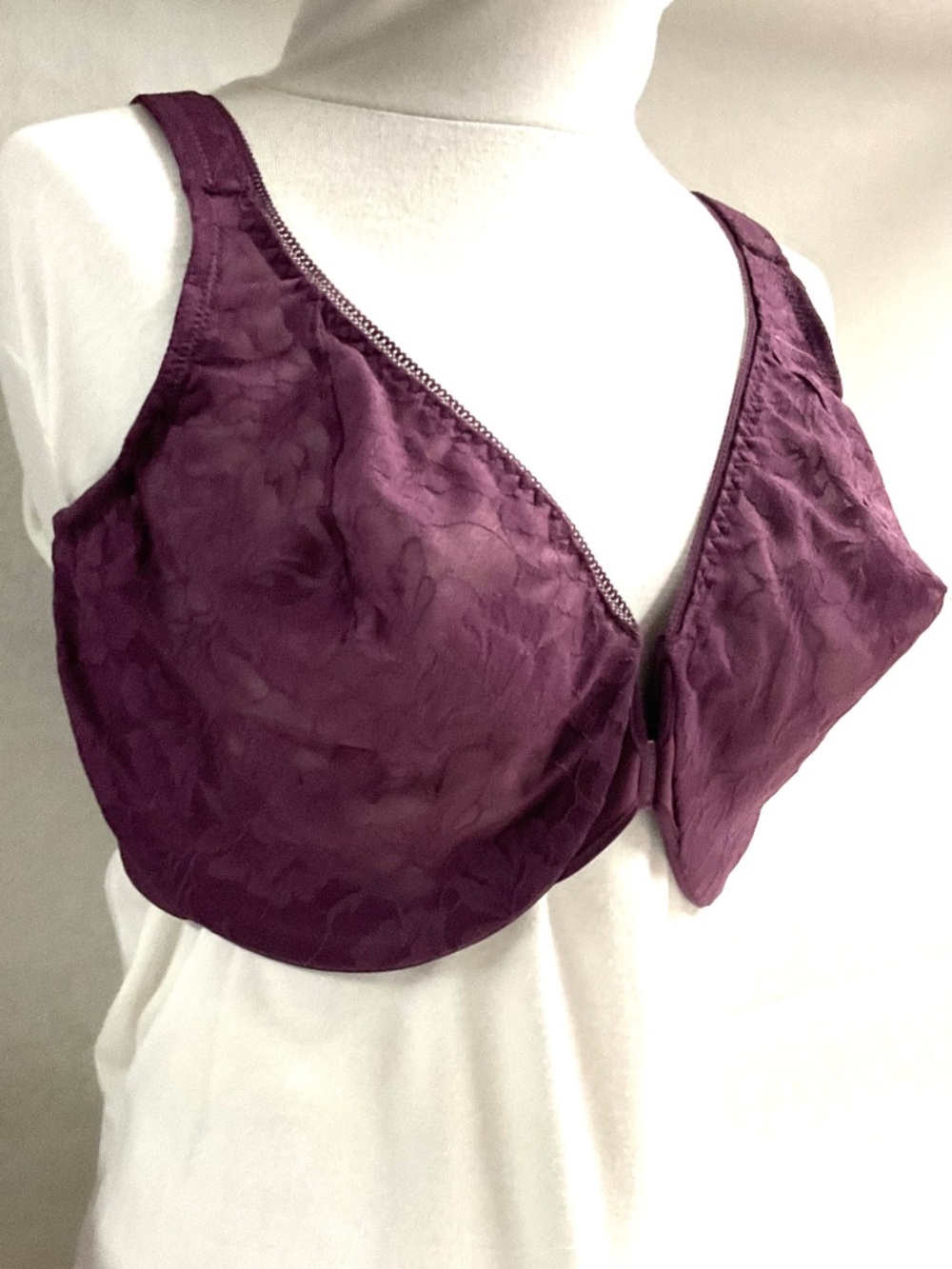 Glamorize Bra  size 42DD   Sport back, Front closure. Purple